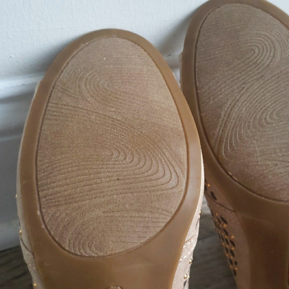Kim Rogers Susie Sandals in Beige - Picture 11 of 11